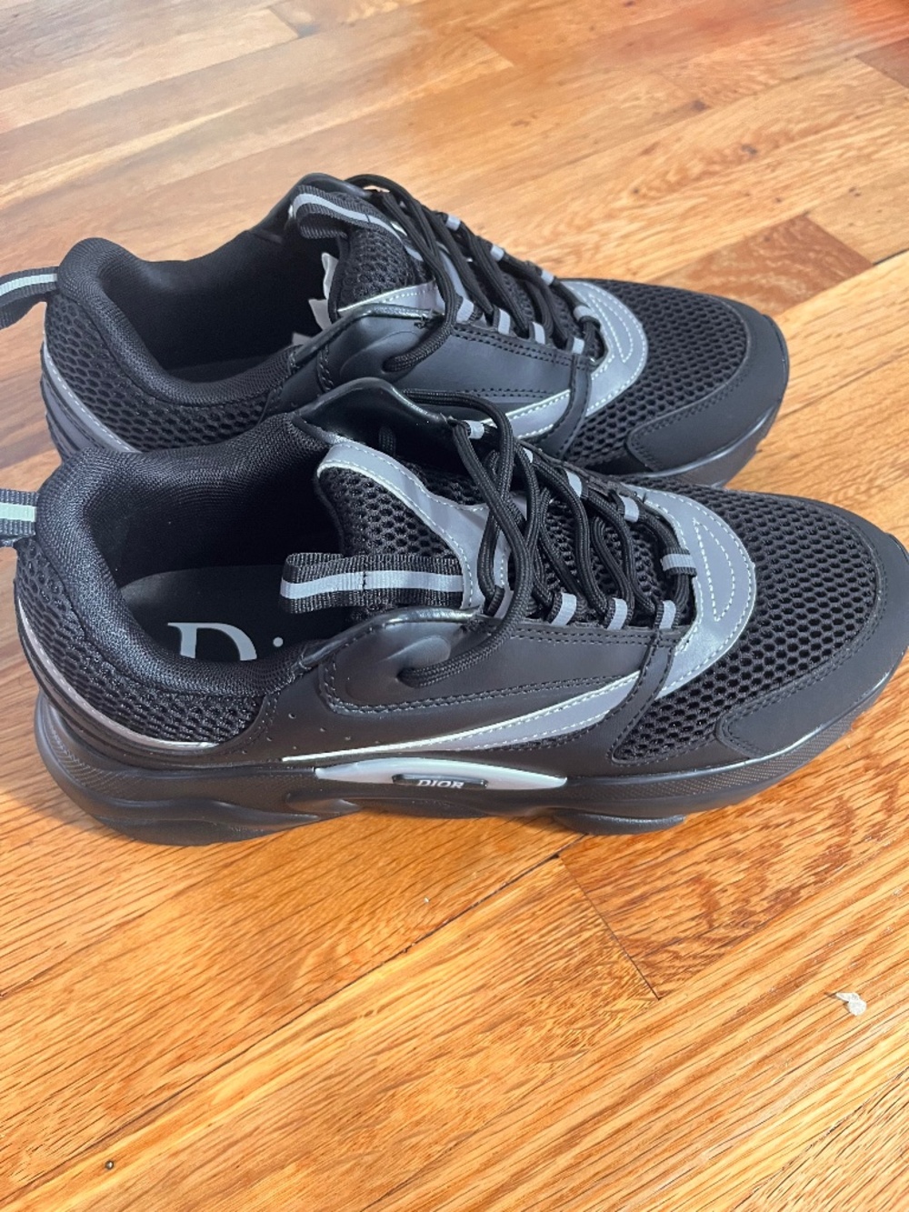 Black Dior B22